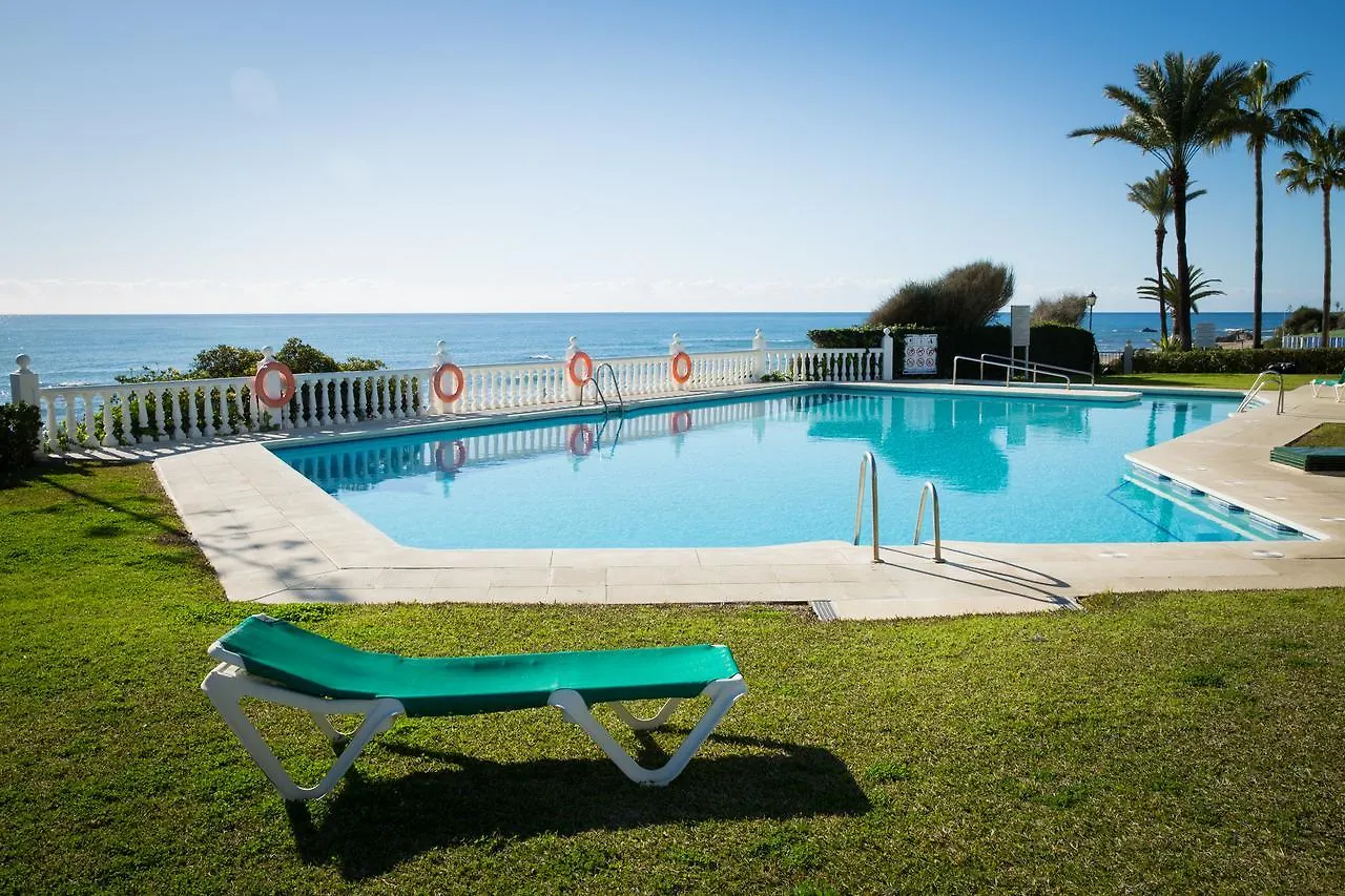 Holidays2Riviera Sea Side Front Beach Sitio de Calahonda Apartment