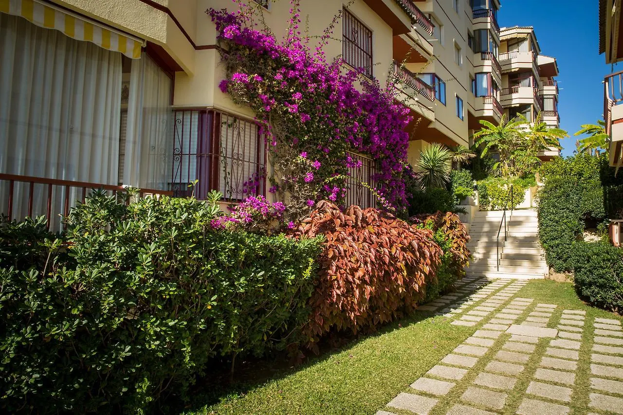 Holidays2Riviera Sea Side Front Beach Sitio de Calahonda 0*,